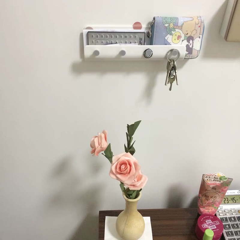 Laconic Design U-Shaped Rack with Key Holder